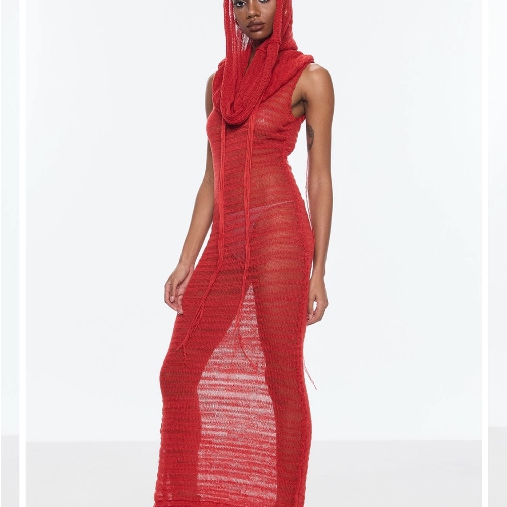 Elegant Red Maxi Dress - Picture 2 of 5